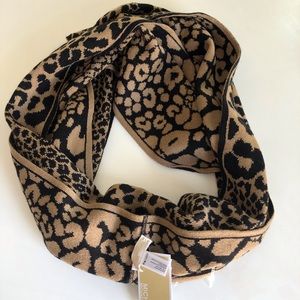 **Michael Kors** Leopard Print infinity scarf
